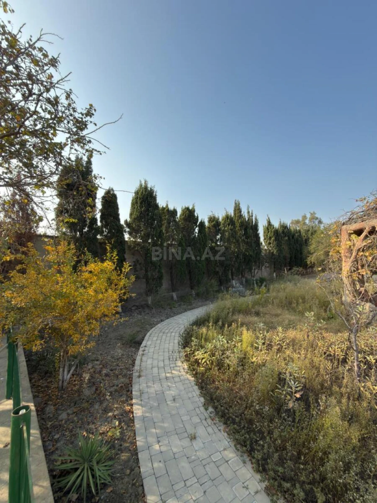 Satılır 8 otaqlı həyət evi 250 m²