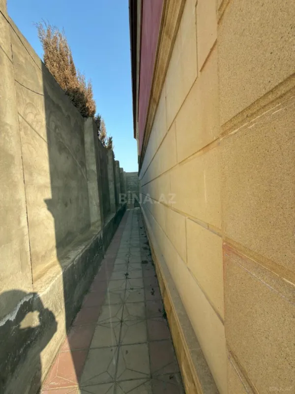 Satılır 8 otaqlı həyət evi 250 m²