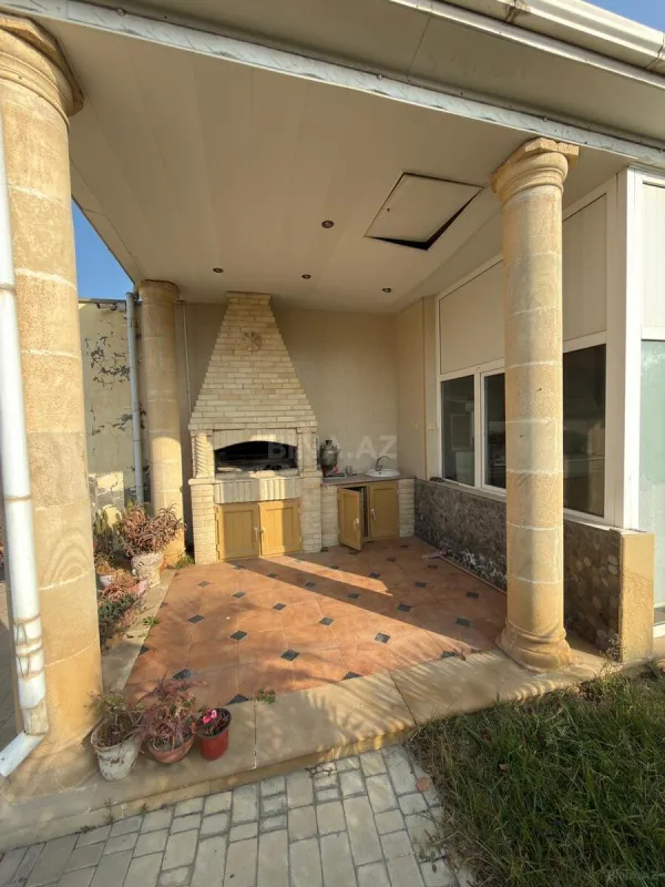 Satılır 8 otaqlı həyət evi 250 m²