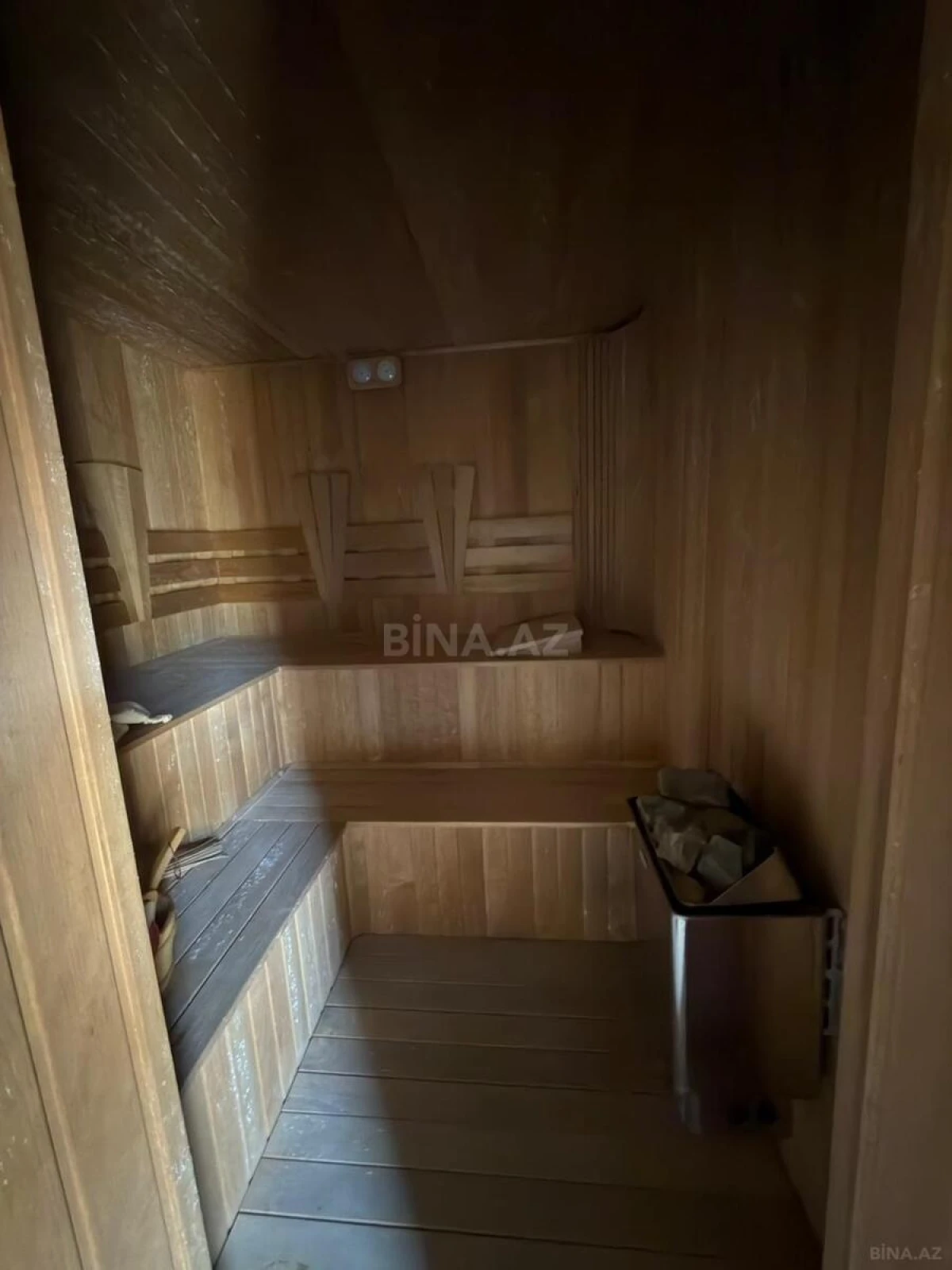 Satılır 8 otaqlı həyət evi 250 m²