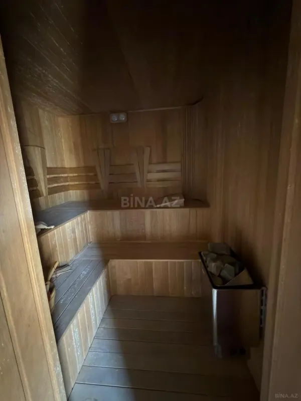 Satılır 8 otaqlı həyət evi 250 m²