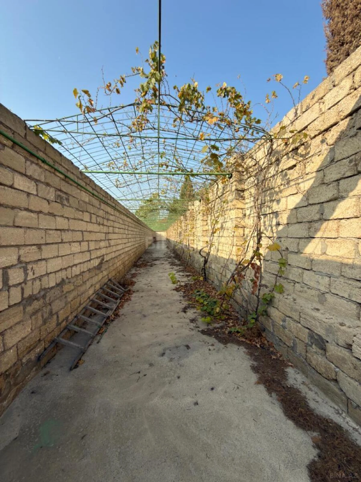 Satılır 8 otaqlı həyət evi 250 m²