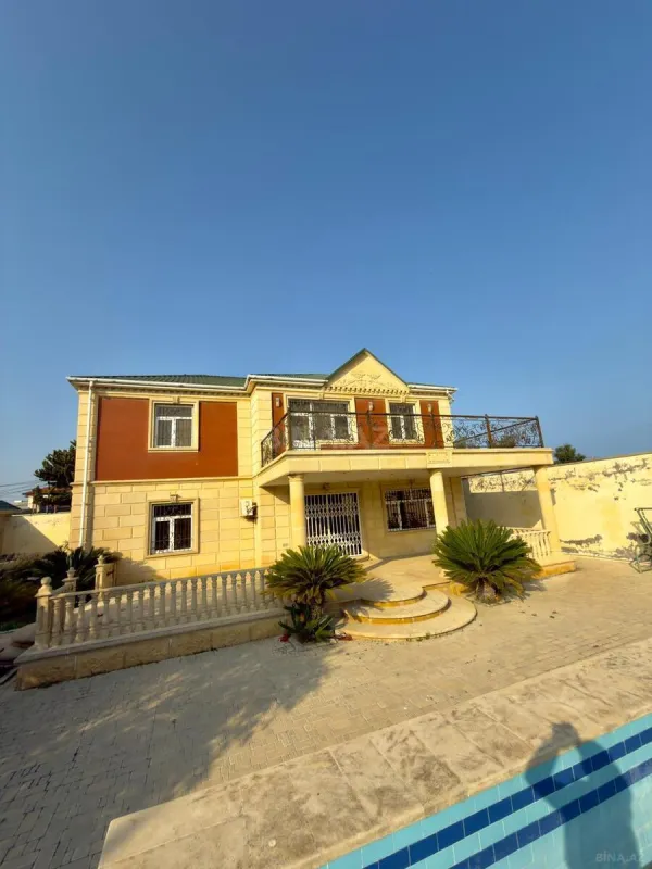 Satılır 8 otaqlı həyət evi 250 m²