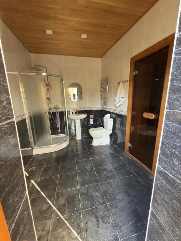 Satılır 8 otaqlı həyət evi 250 m²