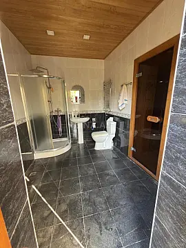 Satılır 8 otaqlı həyət evi 250 m²