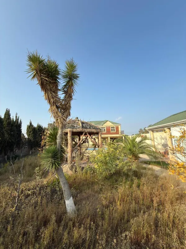 Satılır 8 otaqlı həyət evi 250 m²