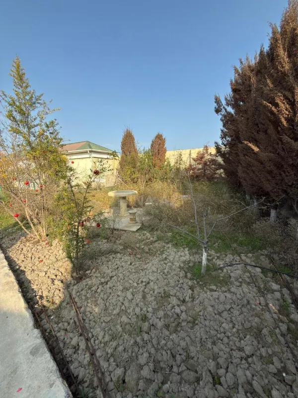 Satılır 8 otaqlı həyət evi 250 m²