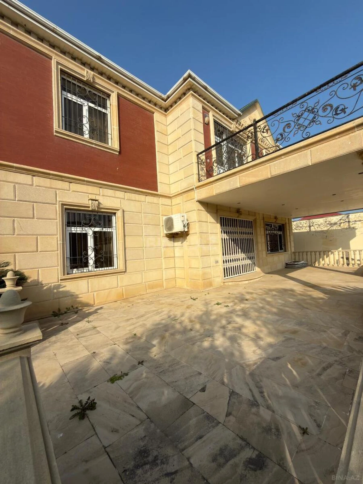 Satılır 8 otaqlı həyət evi 250 m²