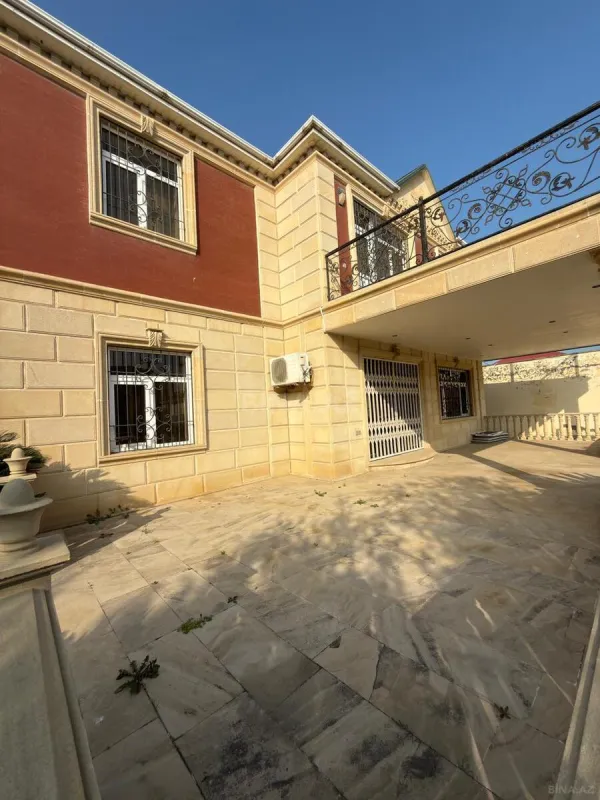 Satılır 8 otaqlı həyət evi 250 m²