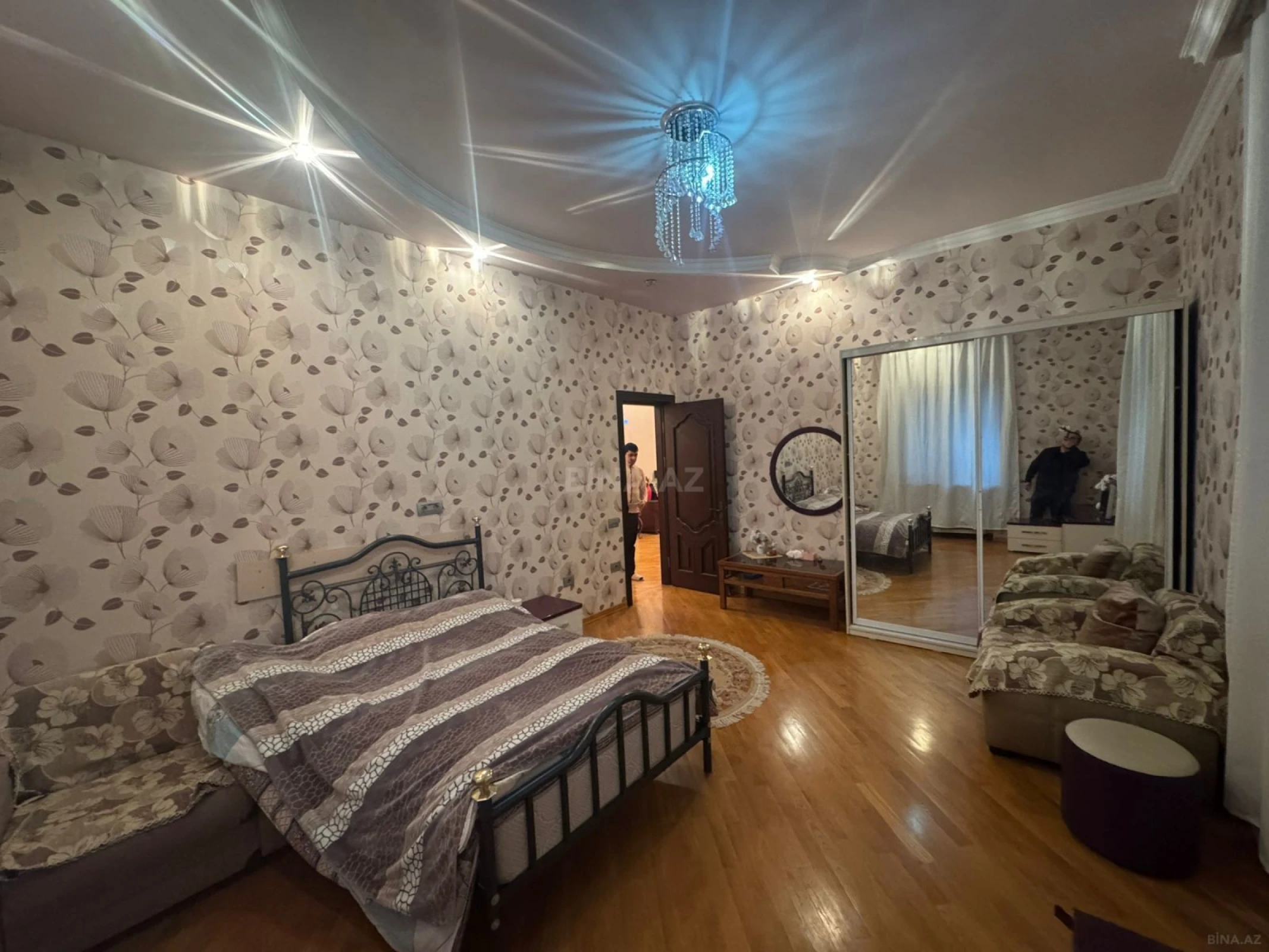 Satılır 6 otaqlı həyət evi 300 m²