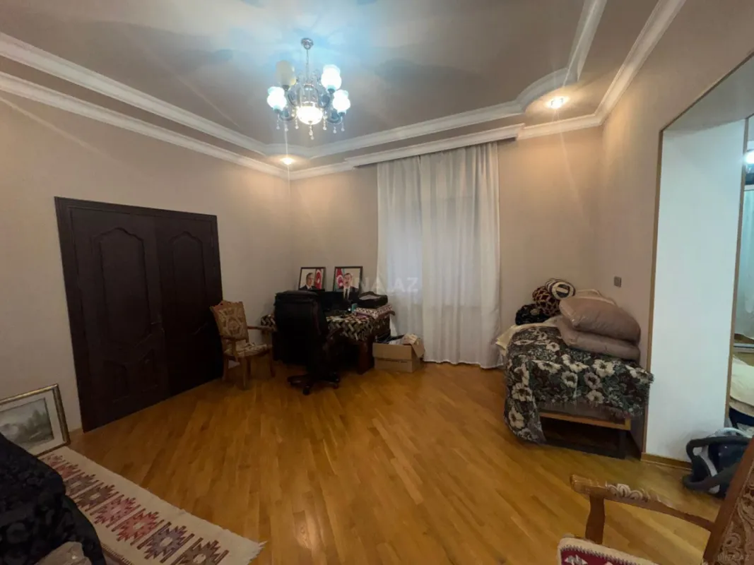 Satılır 6 otaqlı həyət evi 300 m²