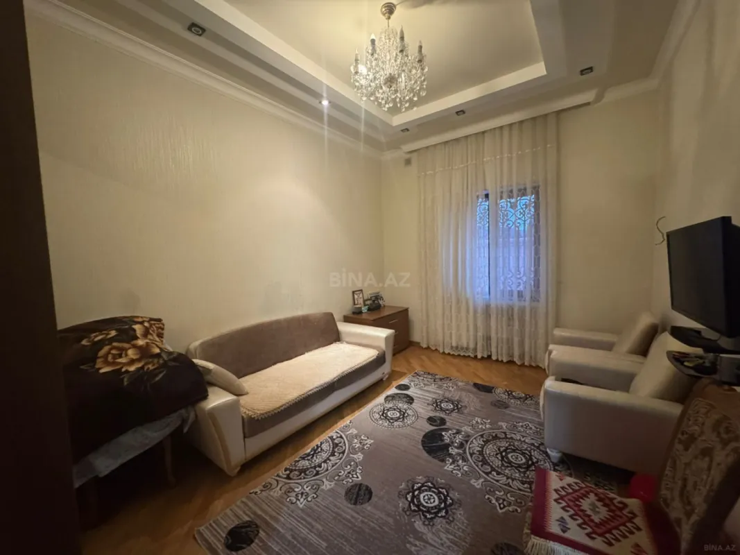 Satılır 6 otaqlı həyət evi 300 m²