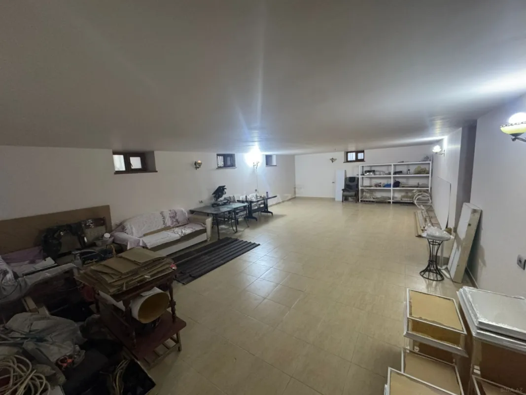 Satılır 6 otaqlı həyət evi 300 m²