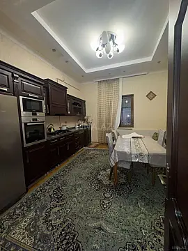 Satılır 6 otaqlı həyət evi 300 m²