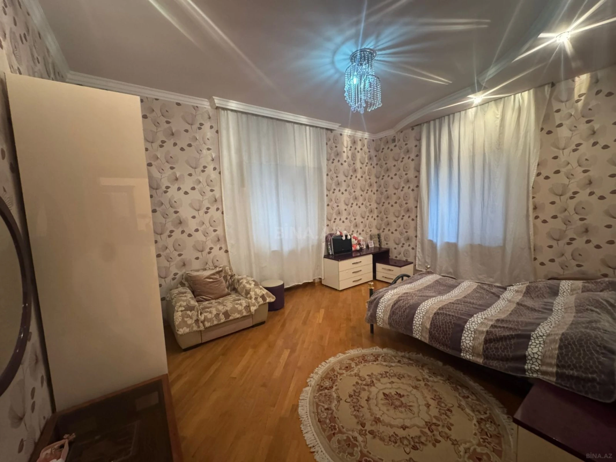 Satılır 6 otaqlı həyət evi 300 m²