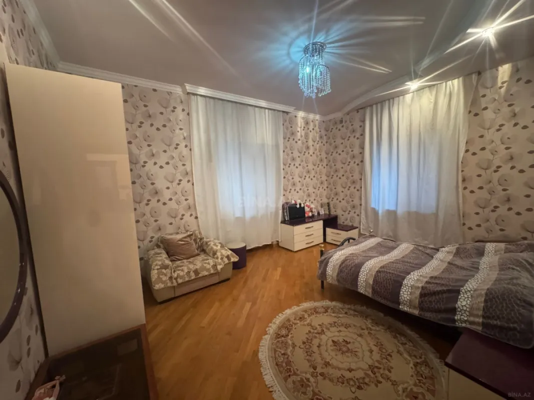 Satılır 6 otaqlı həyət evi 300 m²