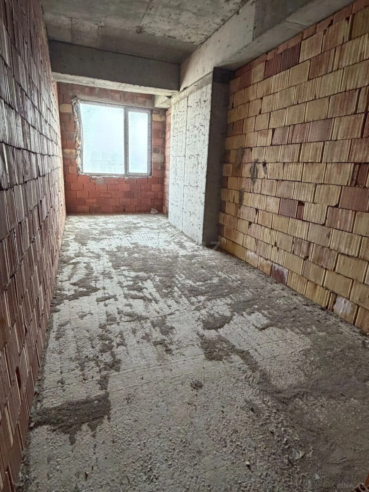 Satılır 3 otaqlı mənzil 135 m²