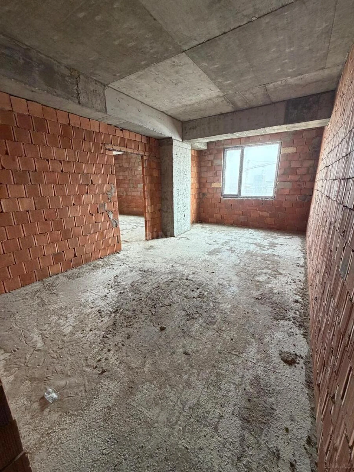 Satılır 3 otaqlı mənzil 135 m²