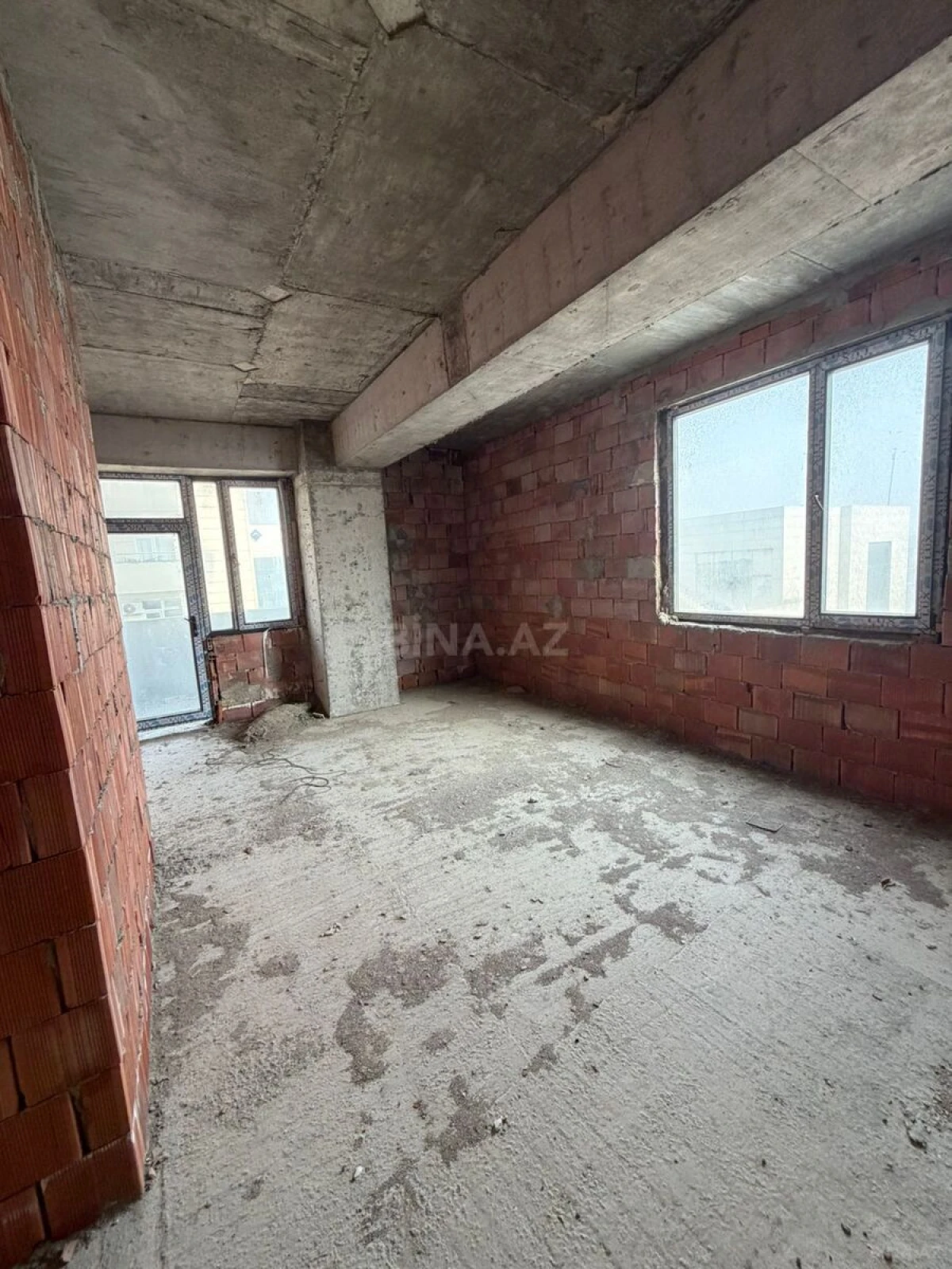 Satılır 3 otaqlı mənzil 135 m²