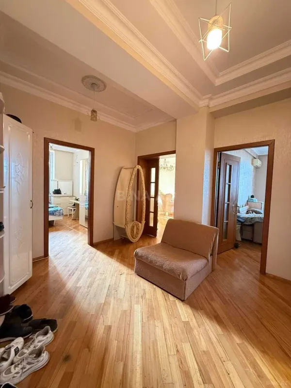 Kirayə verilir 3 otaqlı mənzil 105 m²