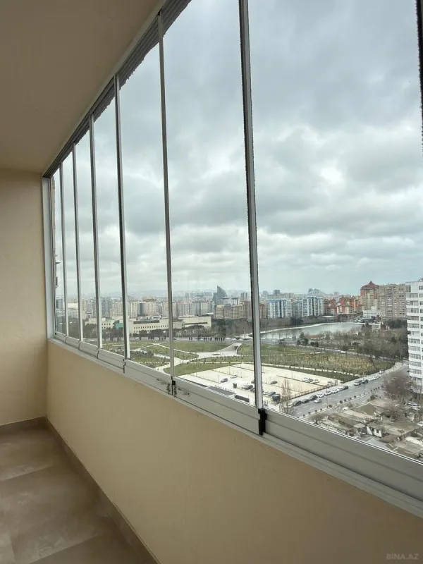 Satılır 4 otaqlı mənzil 145 m²