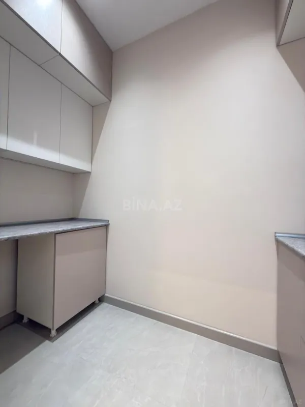 Satılır 4 otaqlı mənzil 145 m²