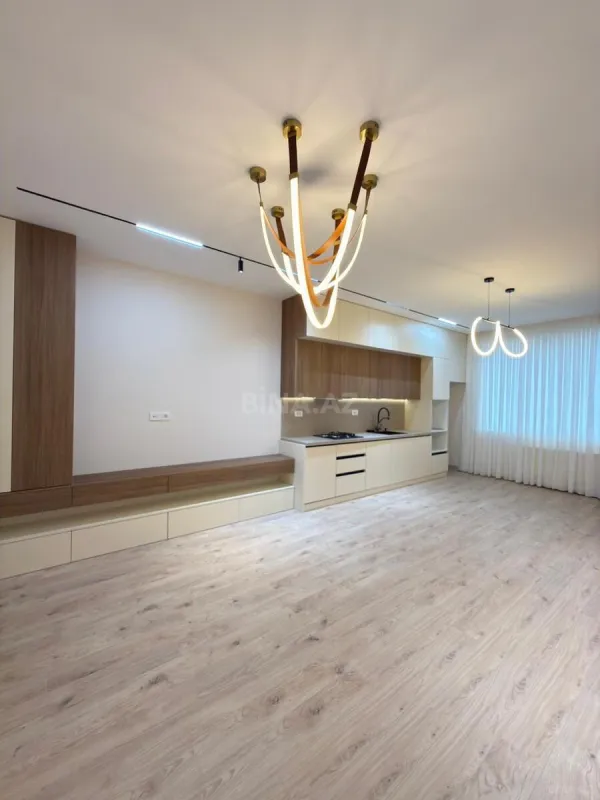 Satılır 4 otaqlı mənzil 145 m²