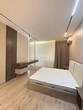 Satılır 4 otaqlı mənzil 145 m²