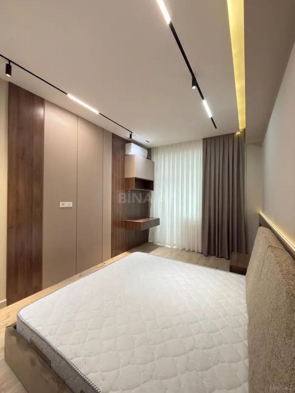 Satılır 4 otaqlı mənzil 145 m²