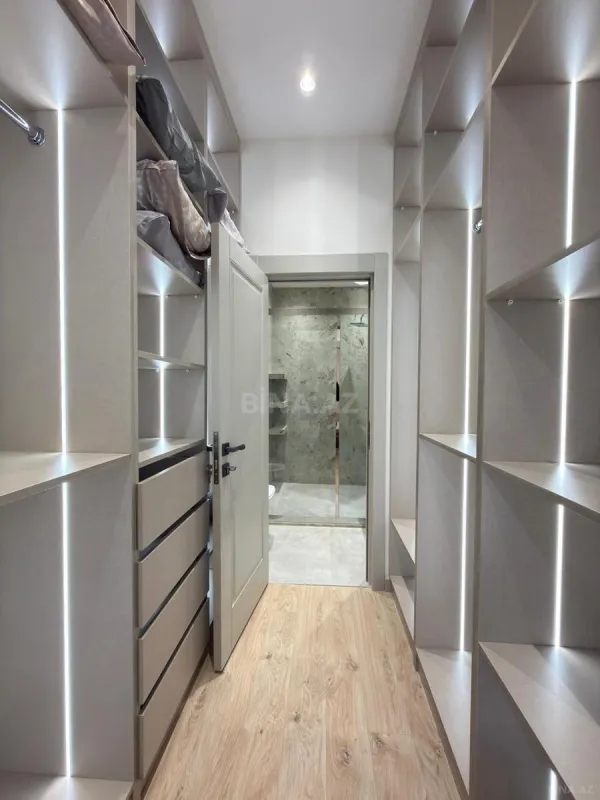 Satılır 4 otaqlı mənzil 145 m²