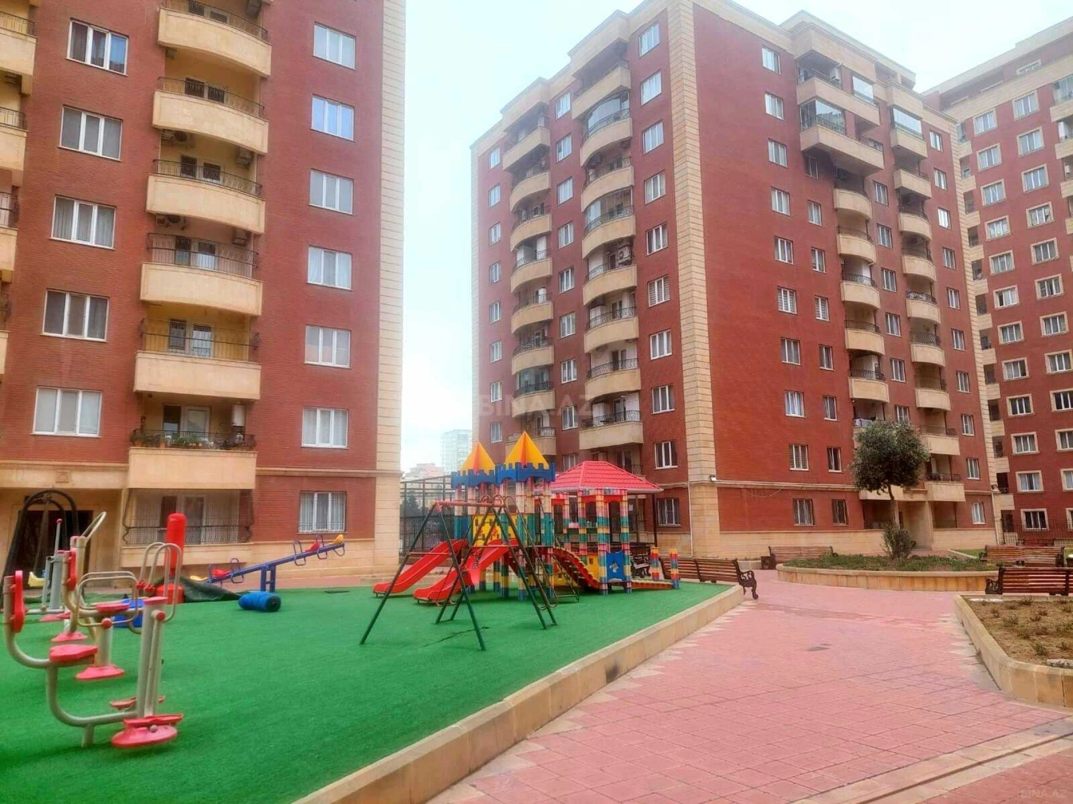 Kirayə verilir 3 otaqlı mənzil 150 m²