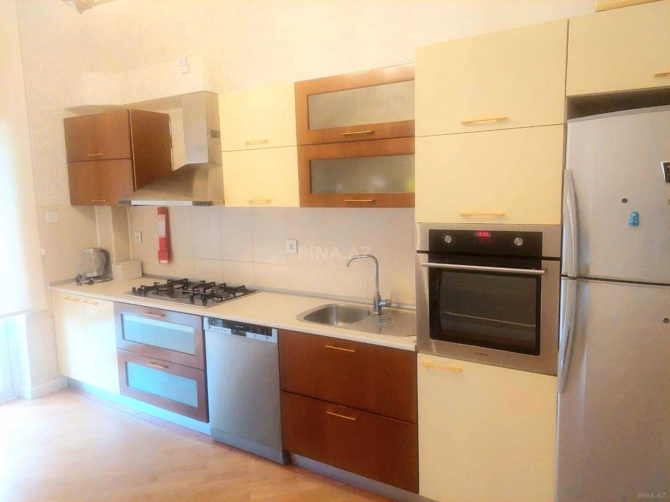 Kirayə verilir 3 otaqlı mənzil 150 m²