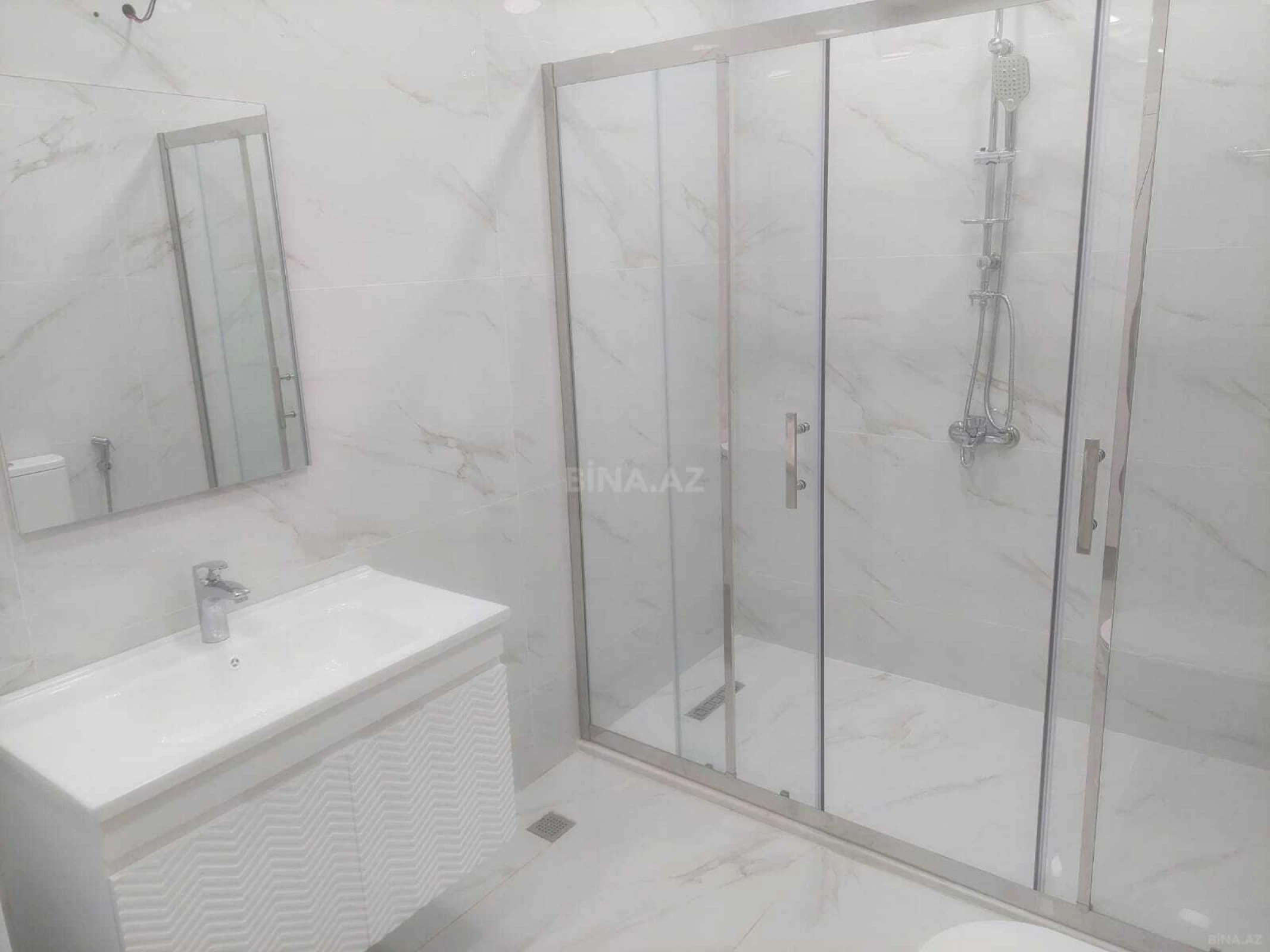 Kirayə verilir 3 otaqlı mənzil 150 m²