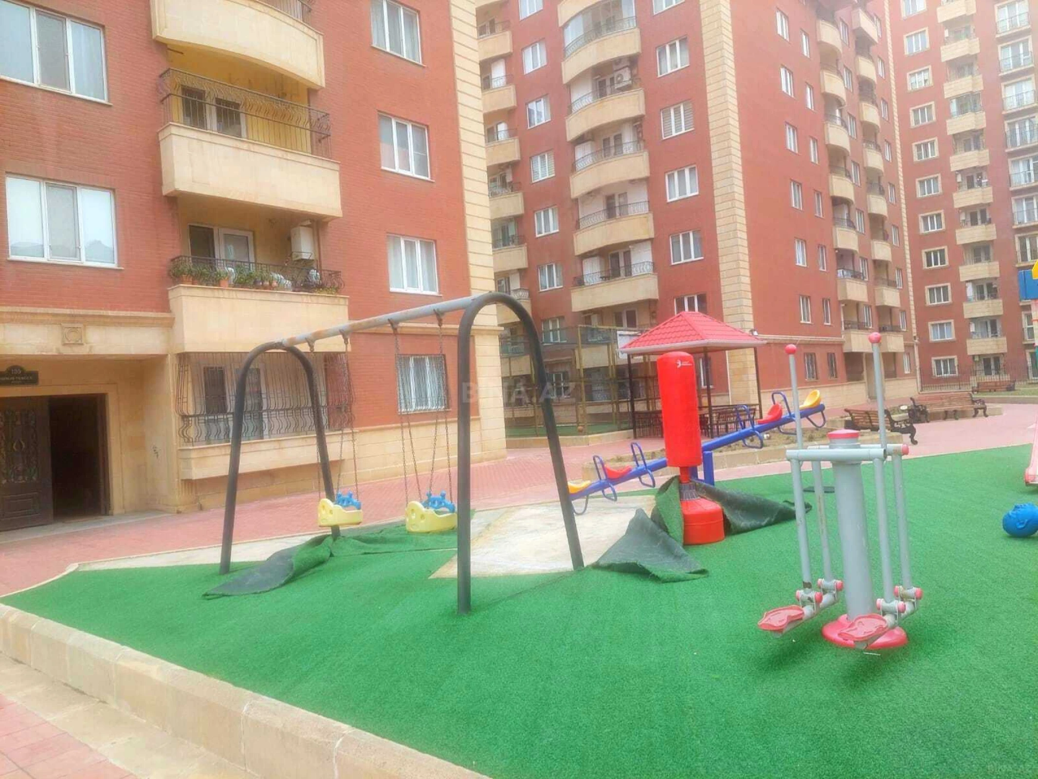 Kirayə verilir 3 otaqlı mənzil 150 m²