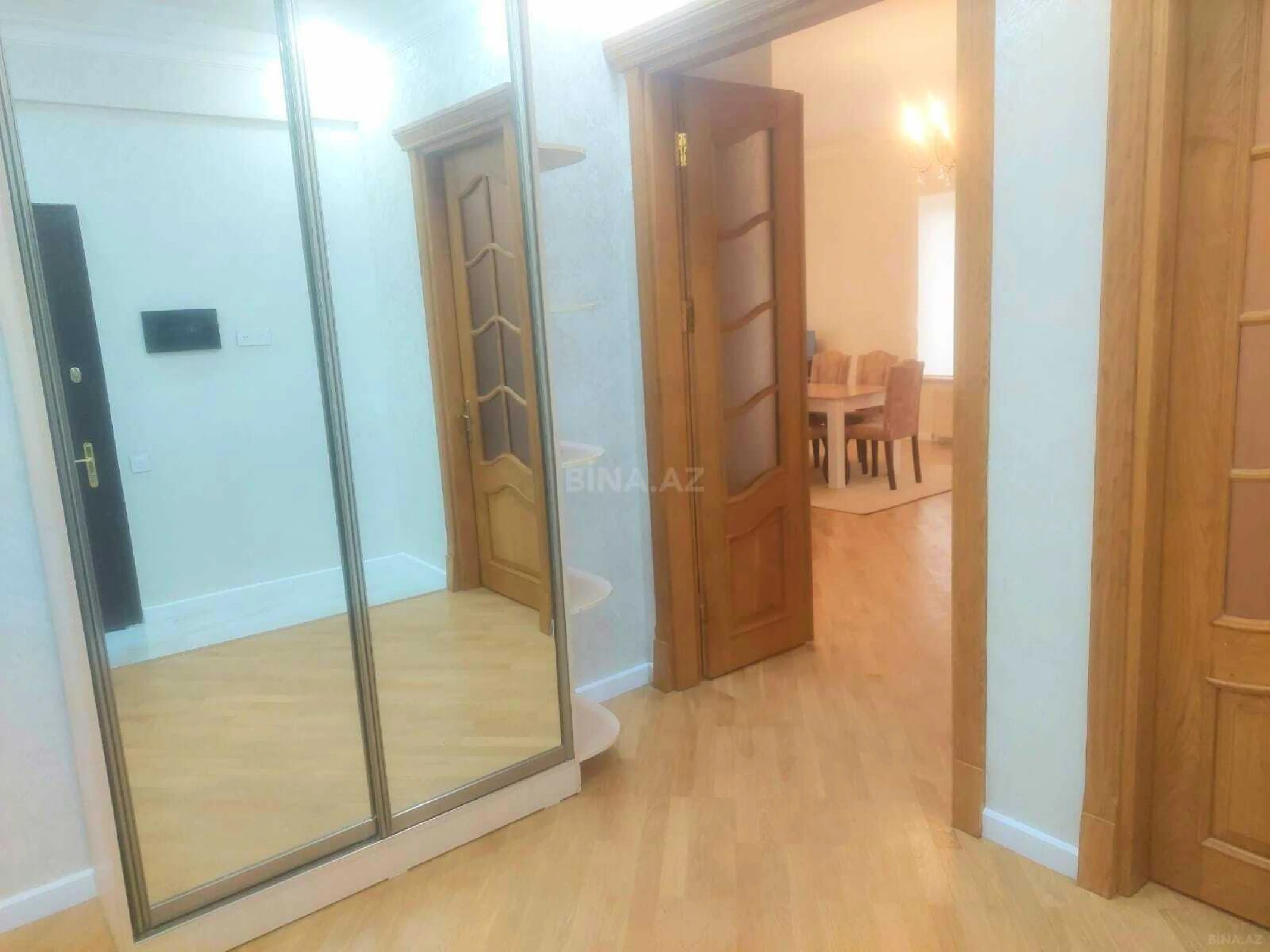 Kirayə verilir 3 otaqlı mənzil 150 m²