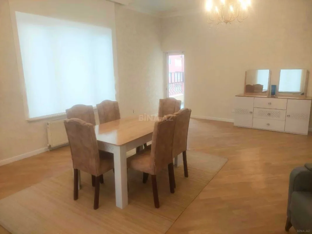 Kirayə verilir 3 otaqlı mənzil 150 m²