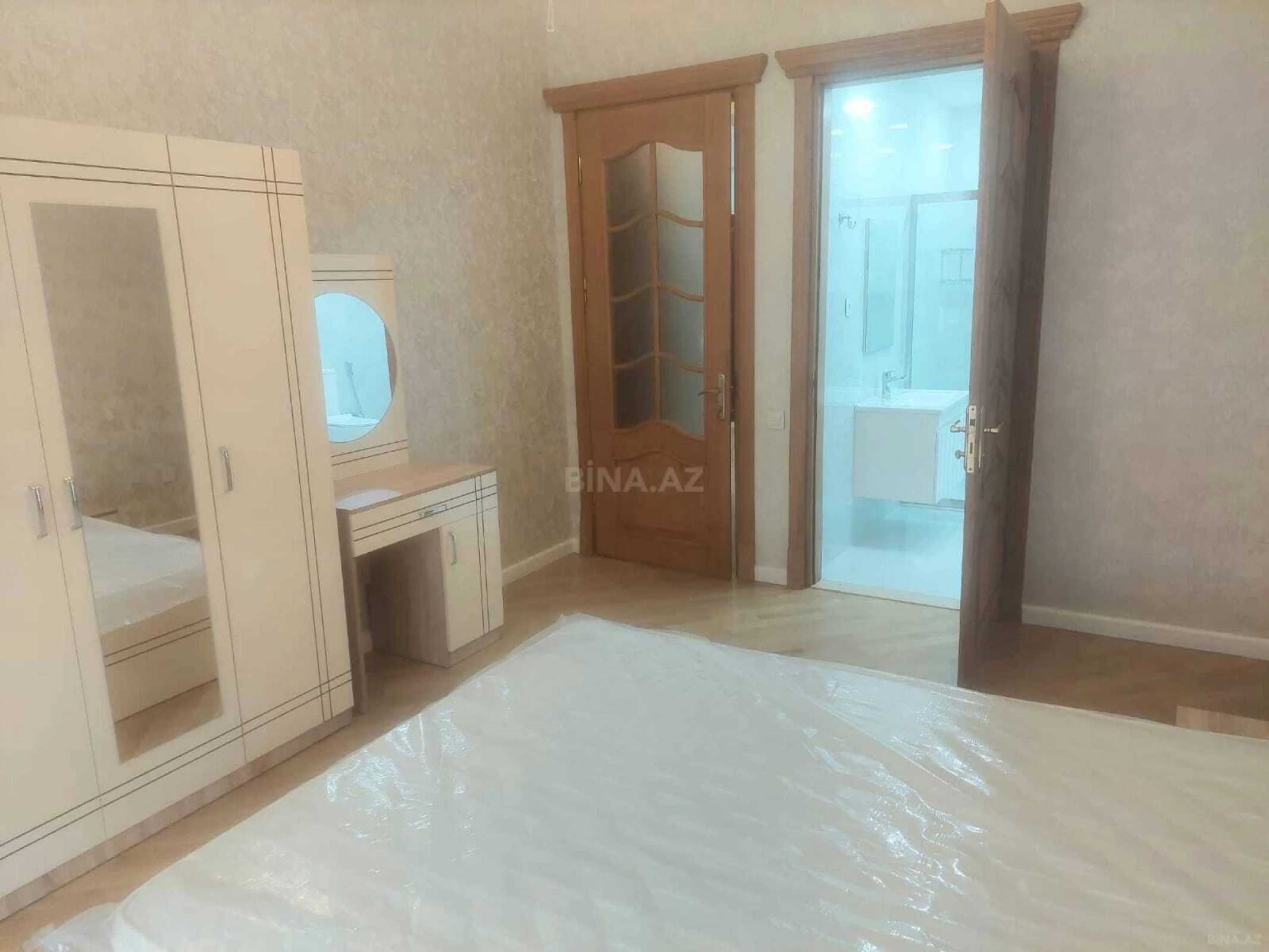 Kirayə verilir 3 otaqlı mənzil 150 m²
