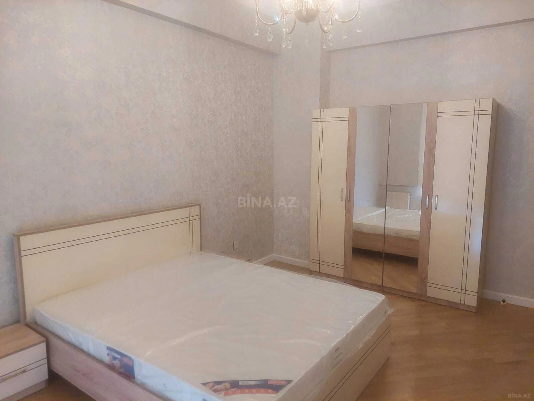 Kirayə verilir 3 otaqlı mənzil 150 m²