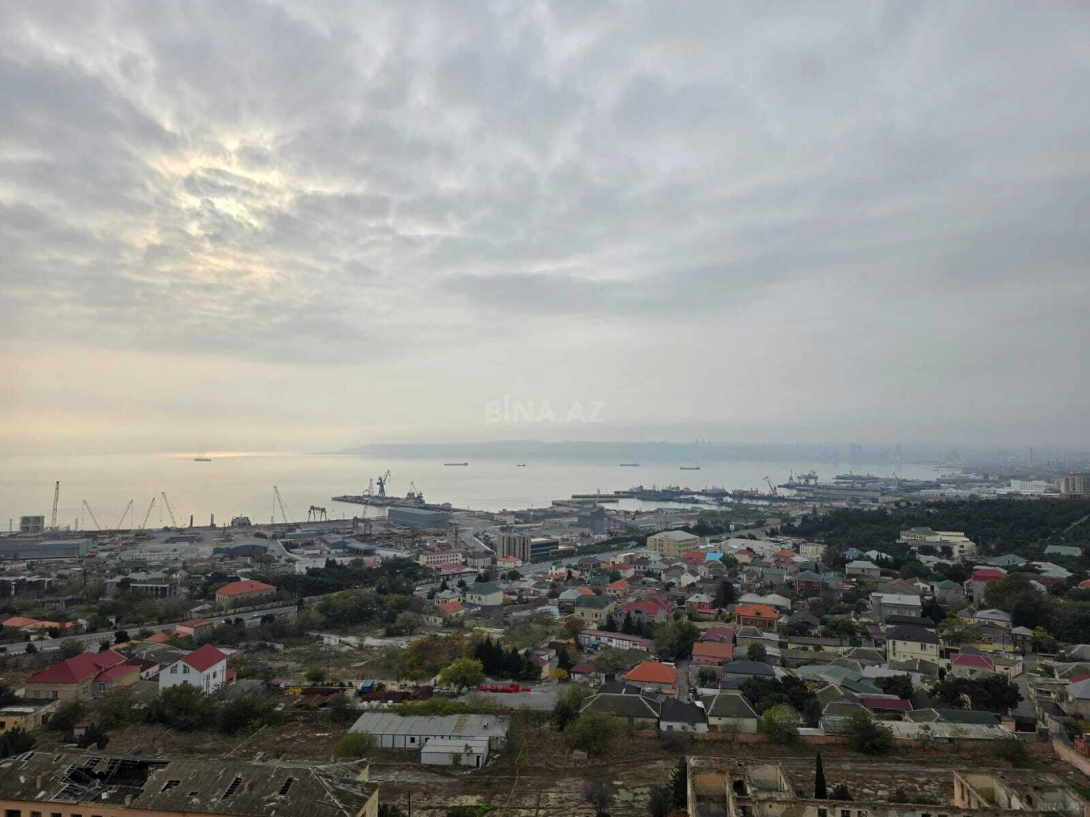 Satılır 4 otaqlı mənzil 155 m²