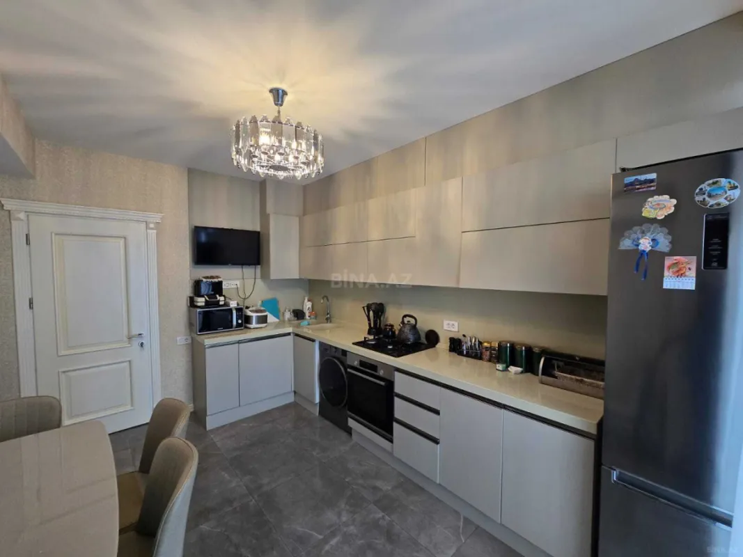 Satılır 4 otaqlı mənzil 155 m²