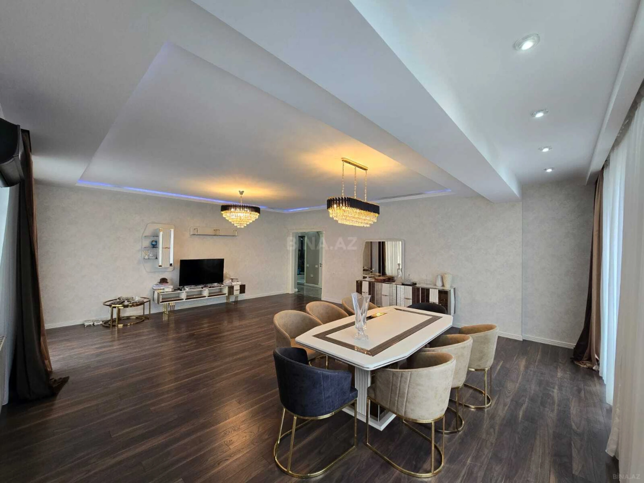 Satılır 4 otaqlı mənzil 155 m²