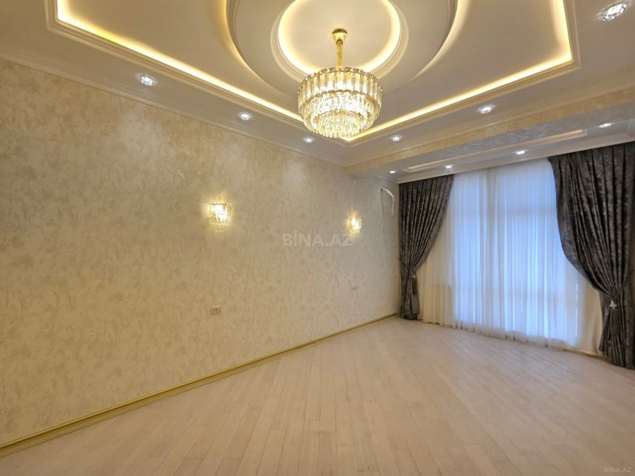 Satılır 3 otaqlı mənzil 134 m²
