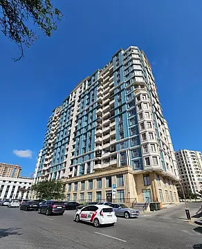 Satılır 3 otaqlı mənzil 134 m²