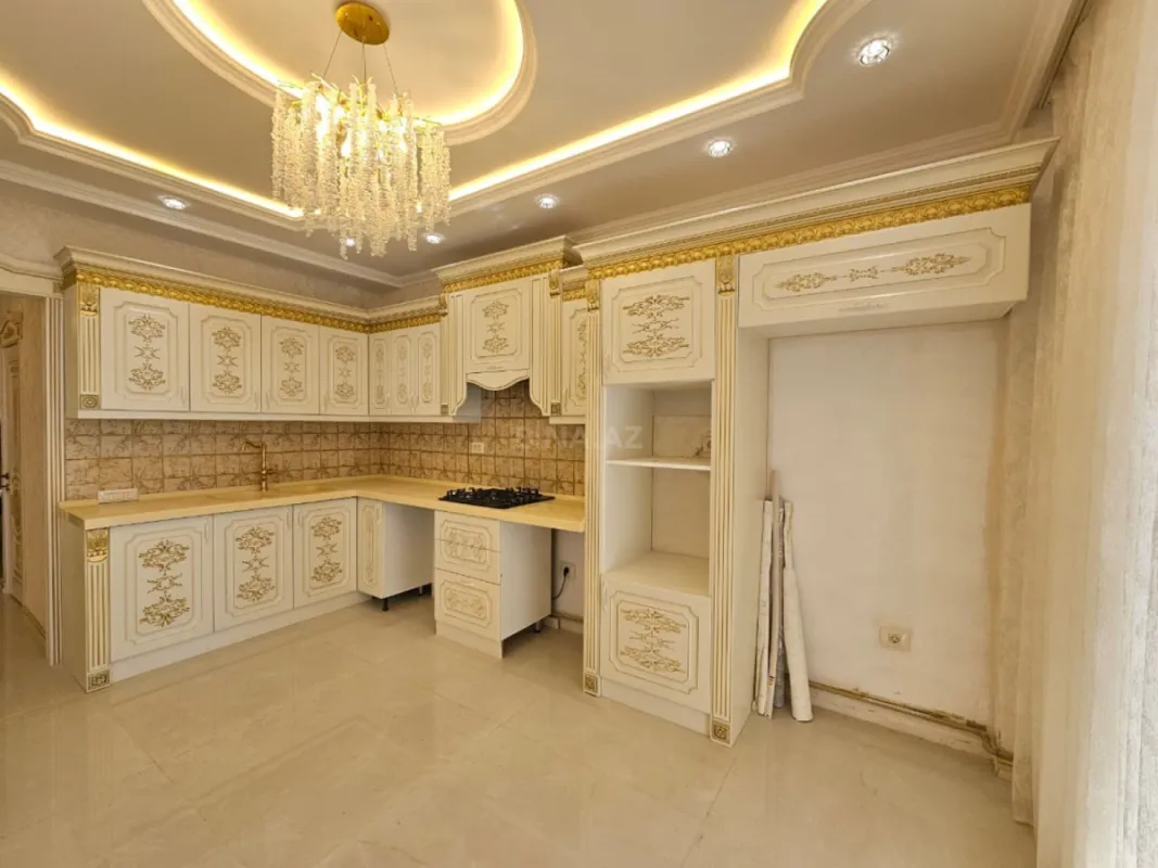 Satılır 3 otaqlı mənzil 134 m²