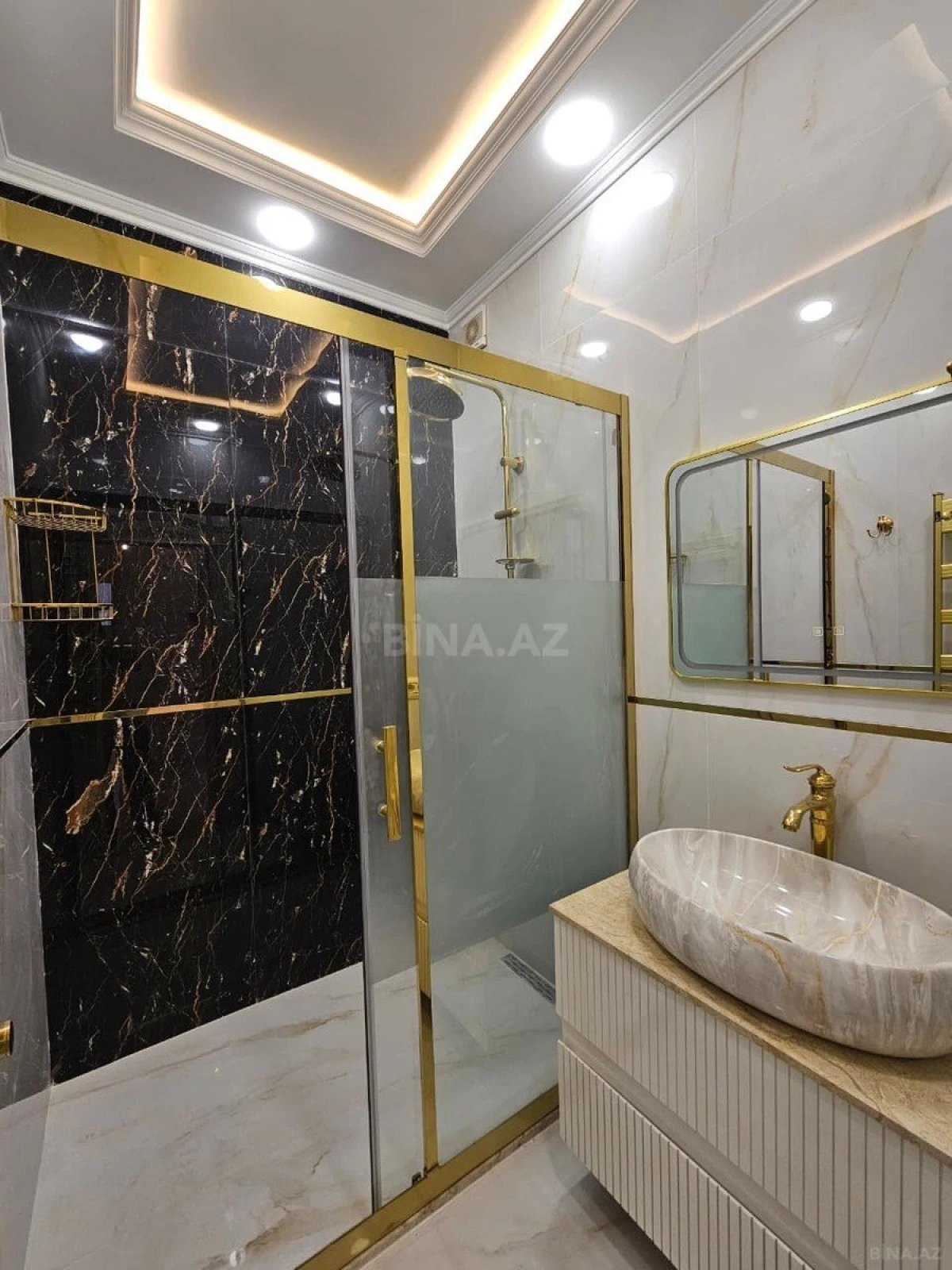 Satılır 3 otaqlı mənzil 134 m²