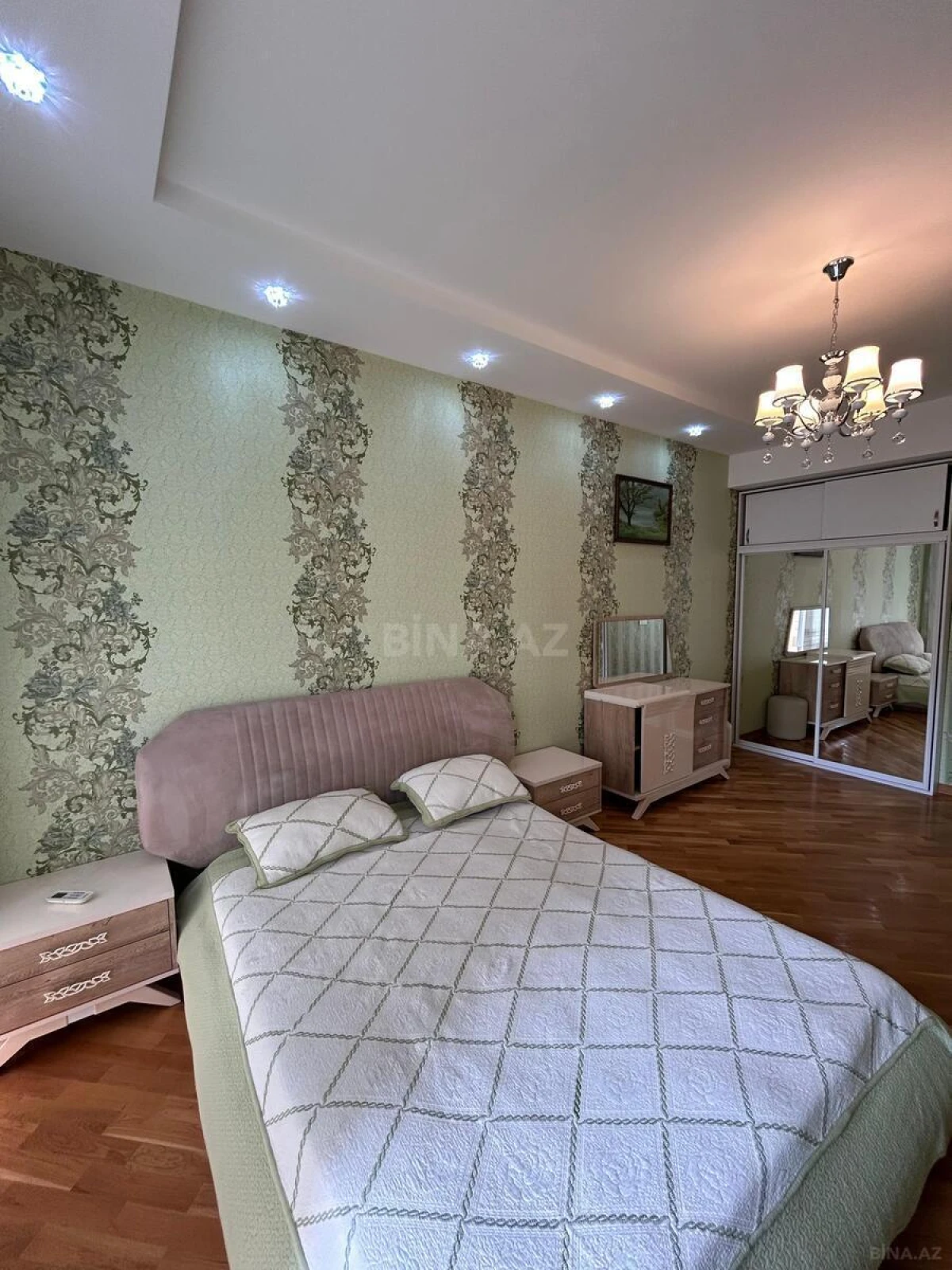 Kirayə verilir 2 otaqlı mənzil 110 m²