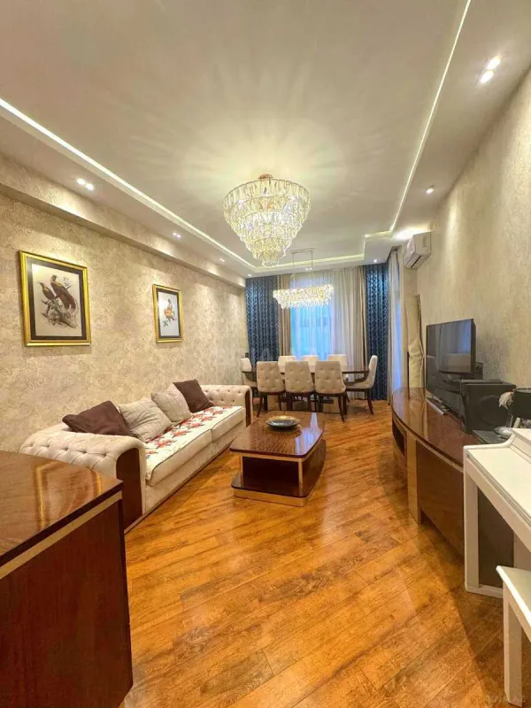Satılır 3 otaqlı mənzil 105 m²