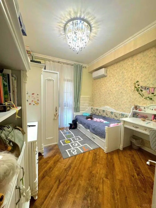 Satılır 3 otaqlı mənzil 105 m²