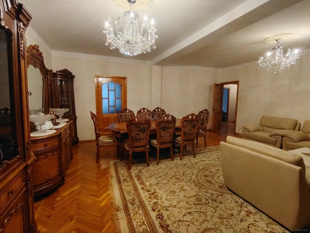 Kirayə verilir 5 otaqlı mənzil 130 m²