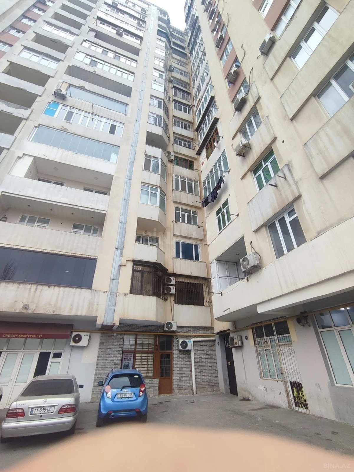 Satılır 3 otaqlı mənzil 123 m²